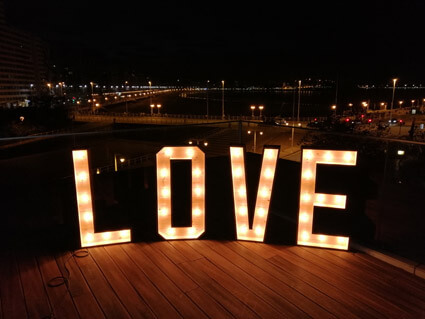 Alquiler de letras gigantes de madera y luz para bodas y eventos envio a toda españa letras de madera letras xxl